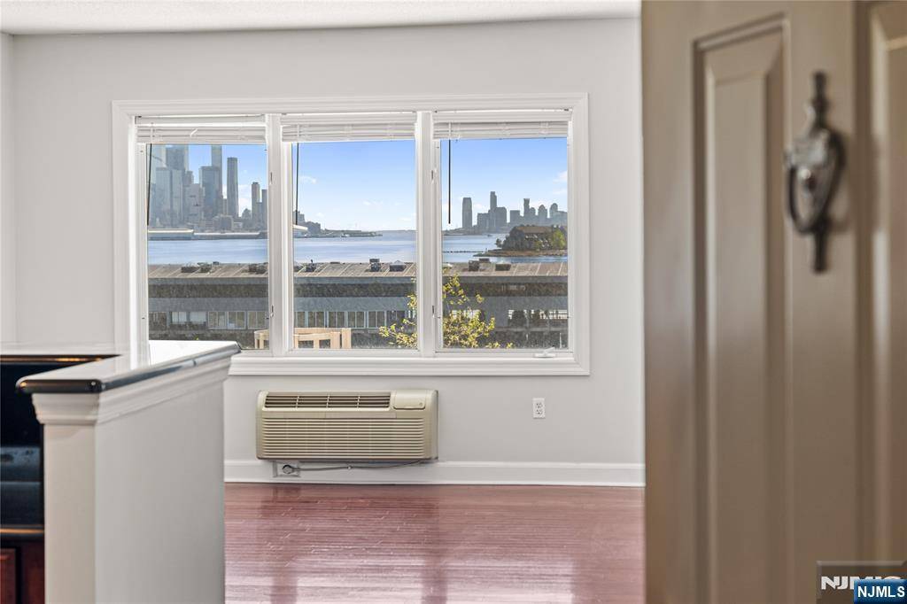 Edgewater, NJ 07020,6109 City PL