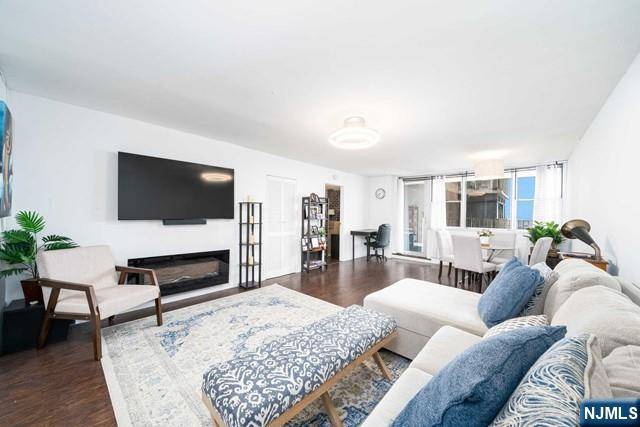 West New York, NJ 07093,6040 Boulevard East #31A