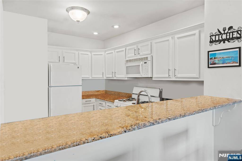 Edgewater, NJ 07020,330 The Promenade #330