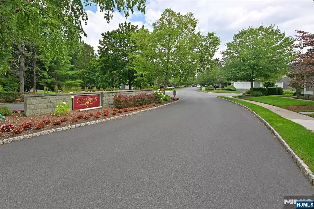 Wyckoff, NJ 07481,197 Brewster RD