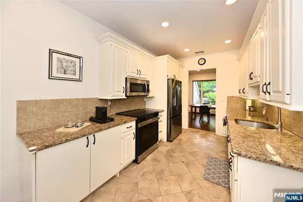 Wyckoff, NJ 07481,197 Brewster RD