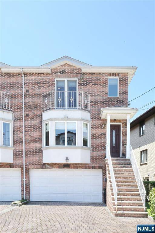 Cliffside Park, NJ 07010,400 Lawton AVE