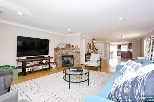 Cliffside Park, NJ 07010,400 Lawton AVE #C0400