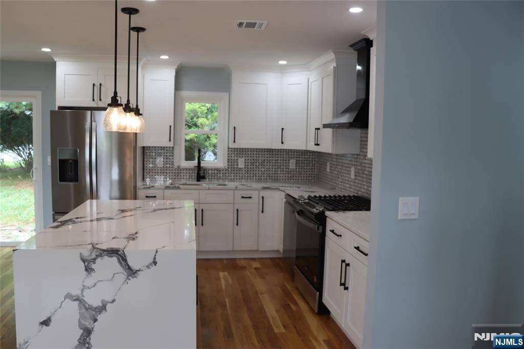 Toms River, NJ 08757,18 Bolingbroke DR