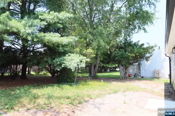 Toms River, NJ 08757,18 Bolingbroke DR