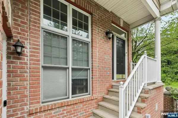West New York, NJ 07093,313 Midland CT