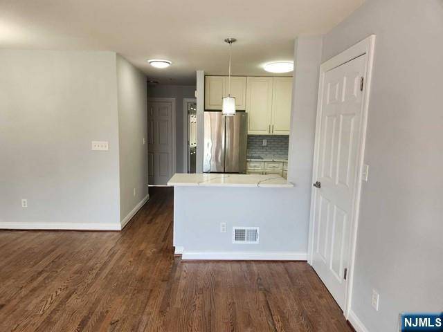 Palisades Park, NJ 07650,85 Palisades BLVD #1