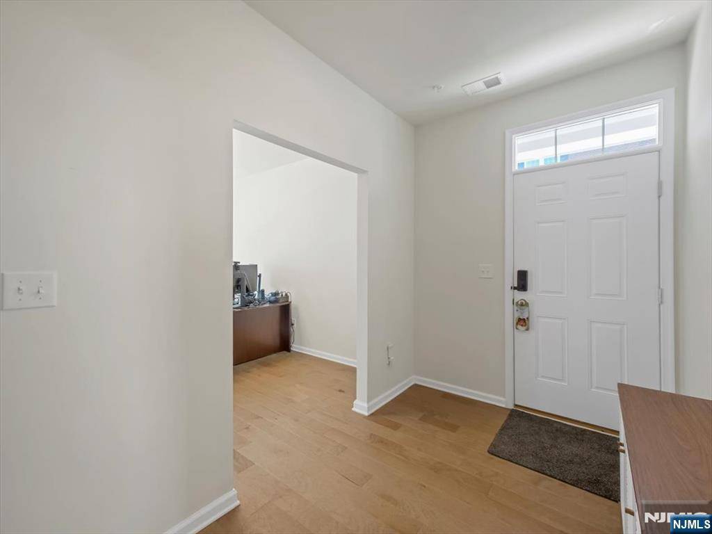 Fair Lawn, NJ 07410,106 W Ramsey TER