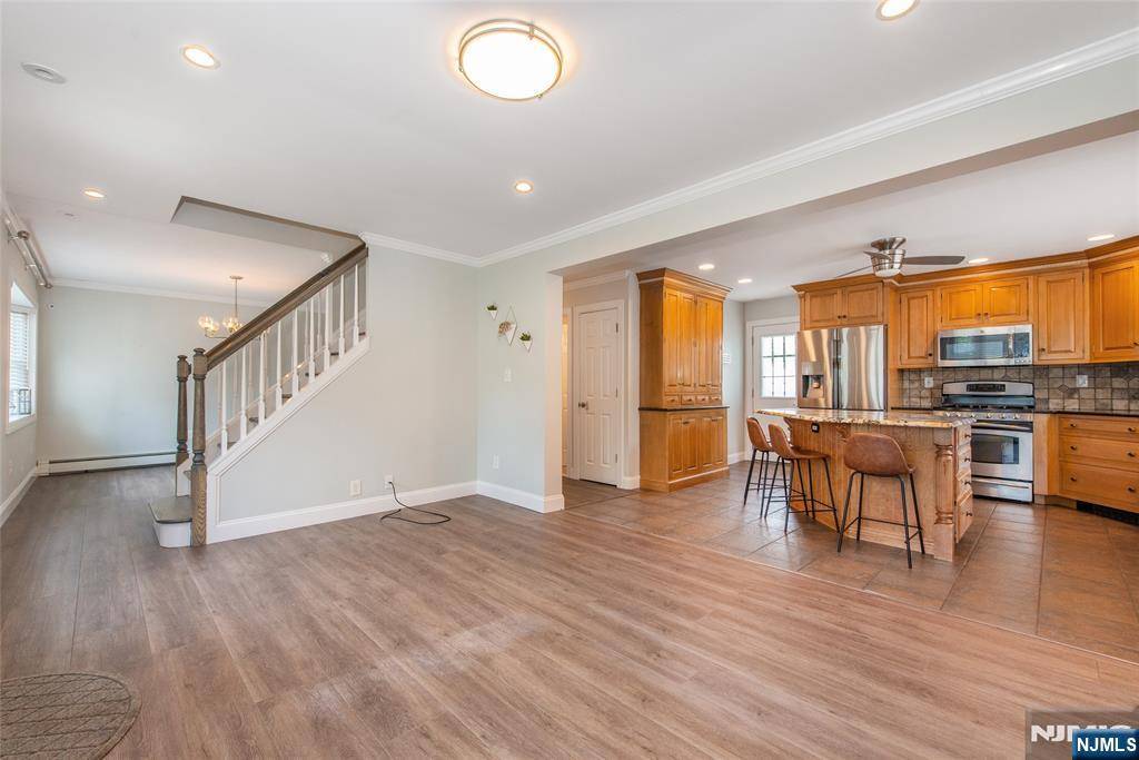 Waldwick, NJ 07463,119 Bergen AVE