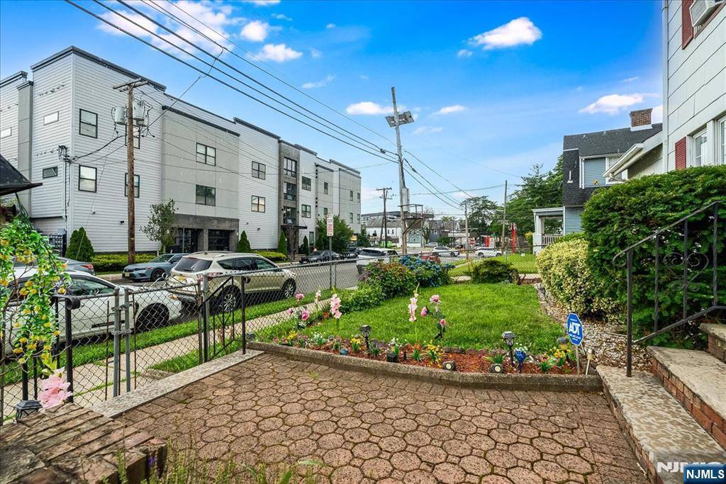 Elizabeth, NJ 07208,810-812 Kilsyth RD