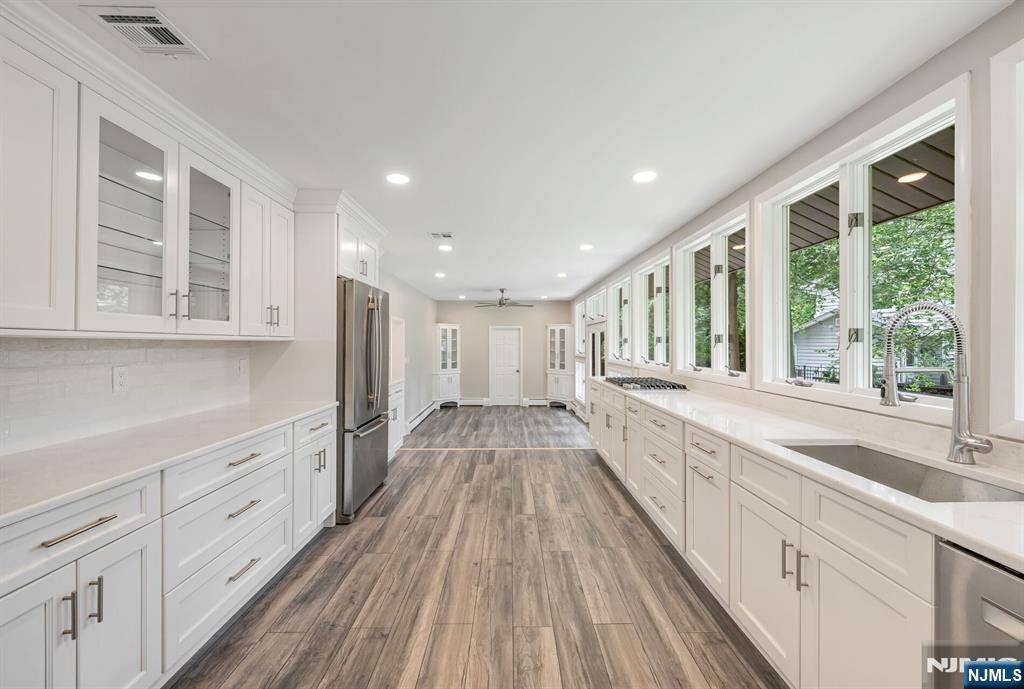 Wyckoff, NJ 07481,39 Edgewood AVE