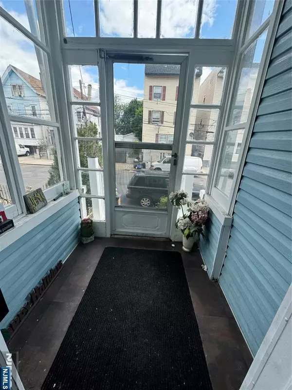 Newark, NJ 07104,54 Winthrop ST