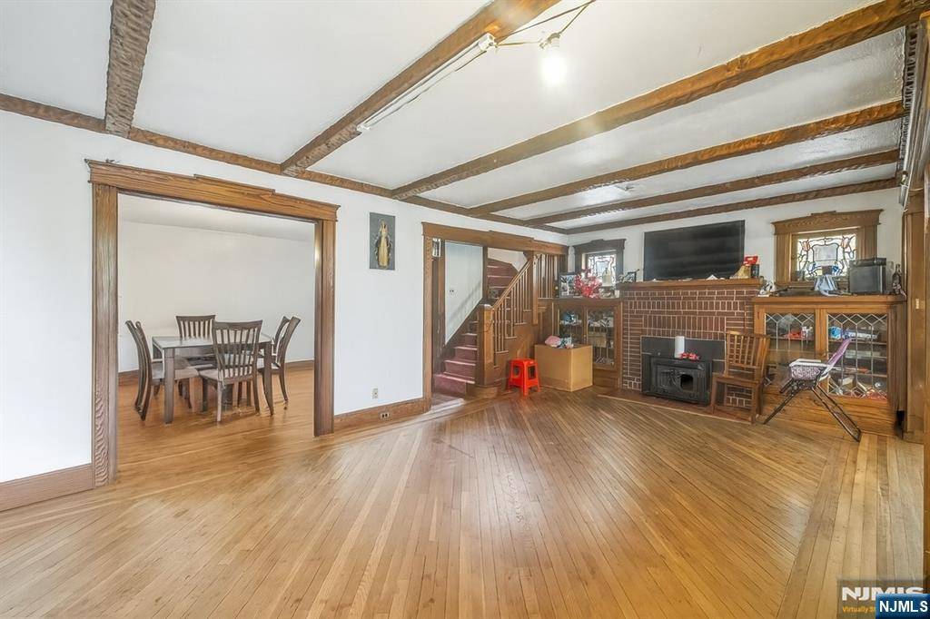 Ridgefield, NJ 07657,596 Hillside ST