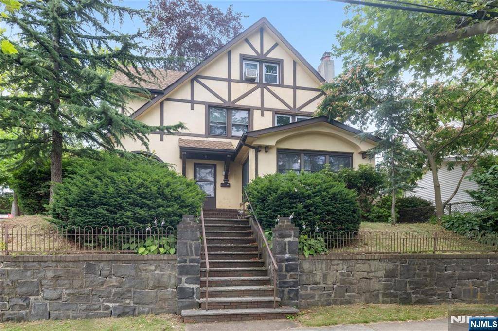 596 Hillside ST, Ridgefield, NJ 07657