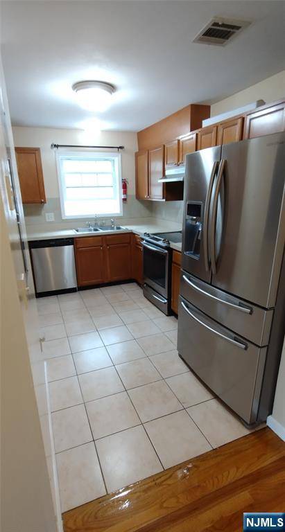 Paterson, NJ 07522,26-28 5th ST