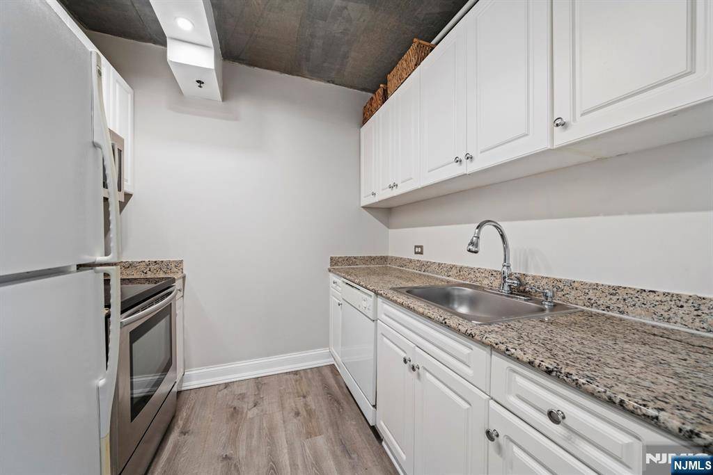 Fort Lee, NJ 07024,100 Old Palisade RD #2416