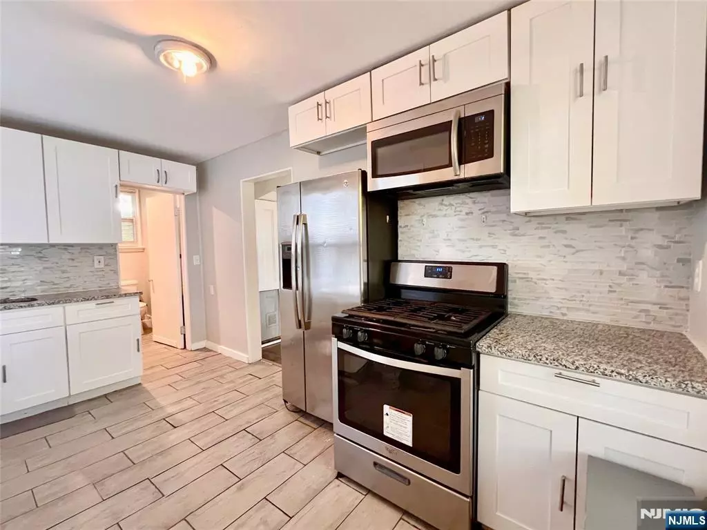 Fair Lawn, NJ 07410,3-16 Fair Lawn AVE #2