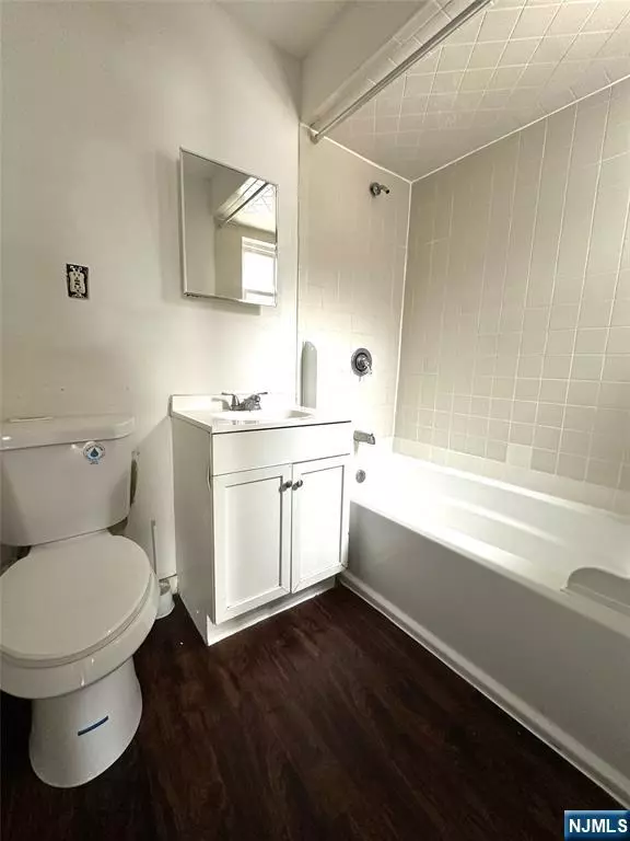 Lyndhurst, NJ 07071,528 Valley Brook AVE #2nd Floor Fr