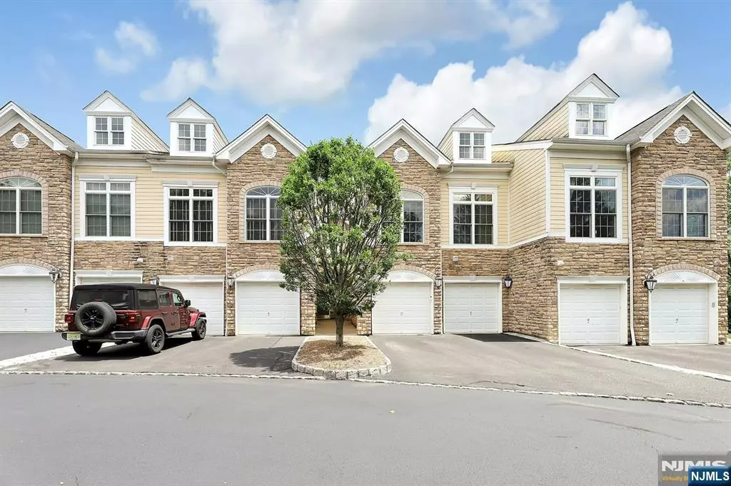 Montvale, NJ 07645,4 Sweeney CT