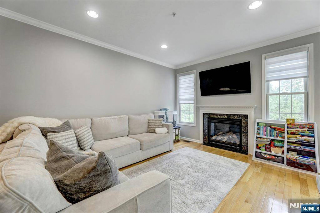 Montvale, NJ 07645,4 Sweeney CT