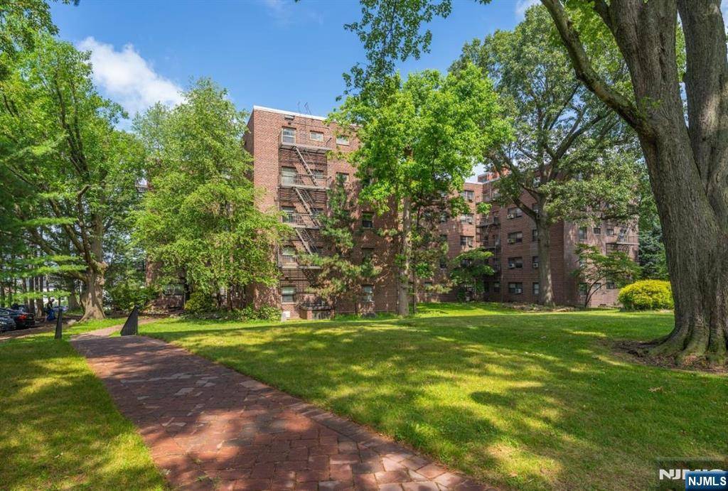 3061 Edwin AVE #4G, Fort Lee, NJ 07024