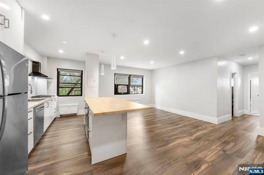 Fort Lee, NJ 07024,3061 Edwin AVE #4G