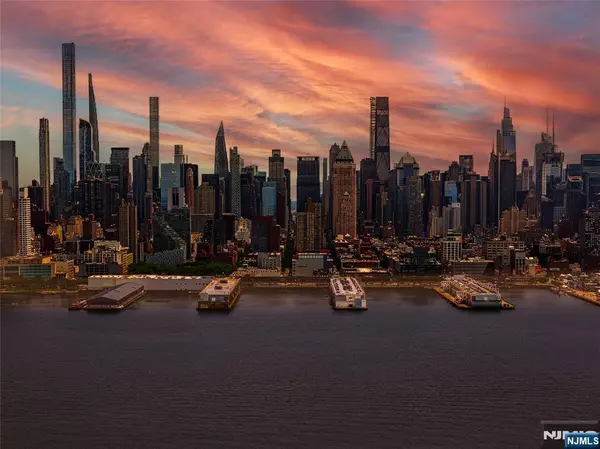 899 E Boulevard #4O, Weehawken, NJ 07086