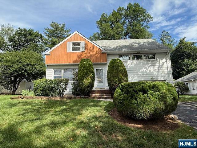 920 E Lawn DR, Teaneck, NJ 07666