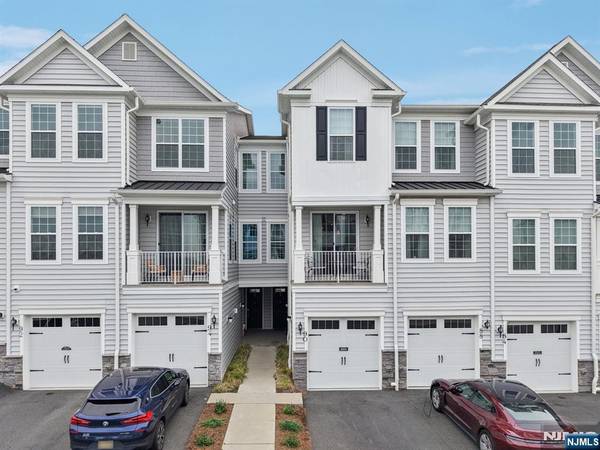 90 Aspen DR, Cedar Grove, NJ 07009