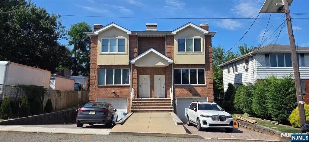Palisades Park, NJ 07650,10 W Edsall AVE #B