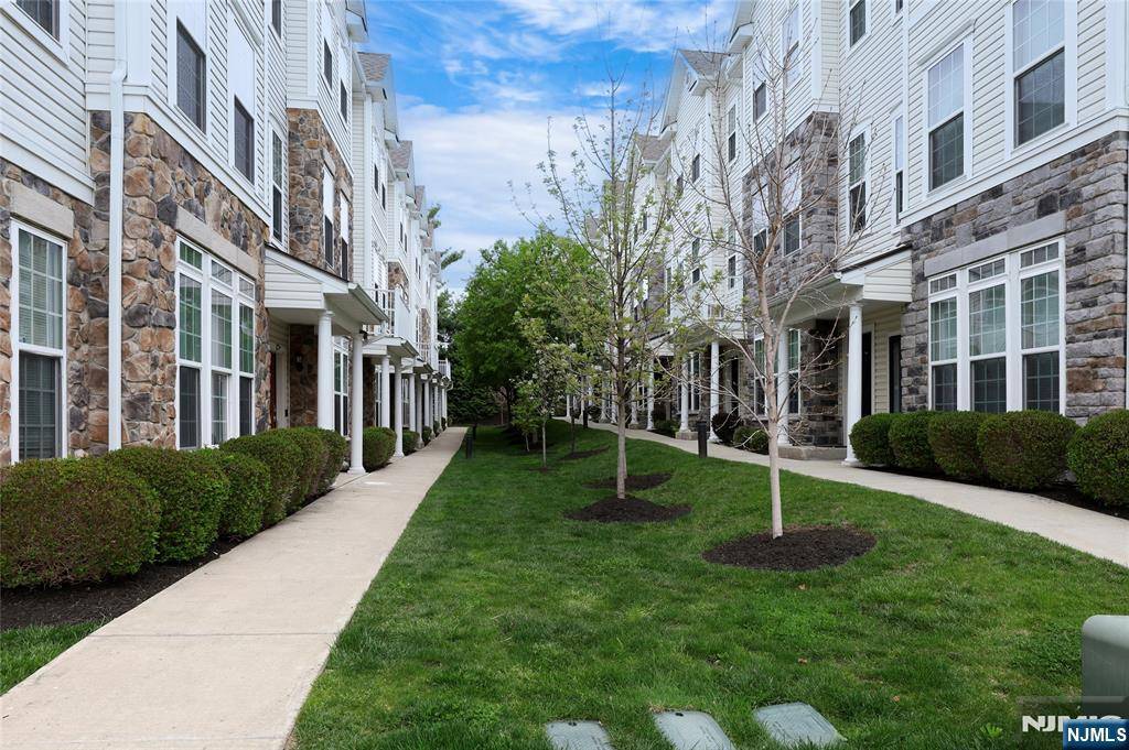 23 Dahlia LN #23, Garfield, NJ 07026