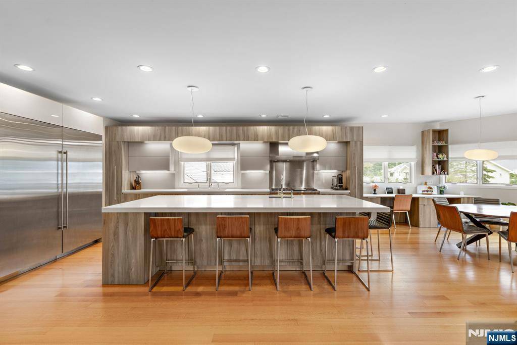 Englewood Cliffs, NJ 07632,34 Bayview AVE