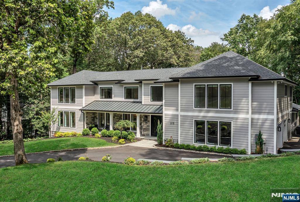 315 Freemans LN, Franklin Lakes, NJ 07417