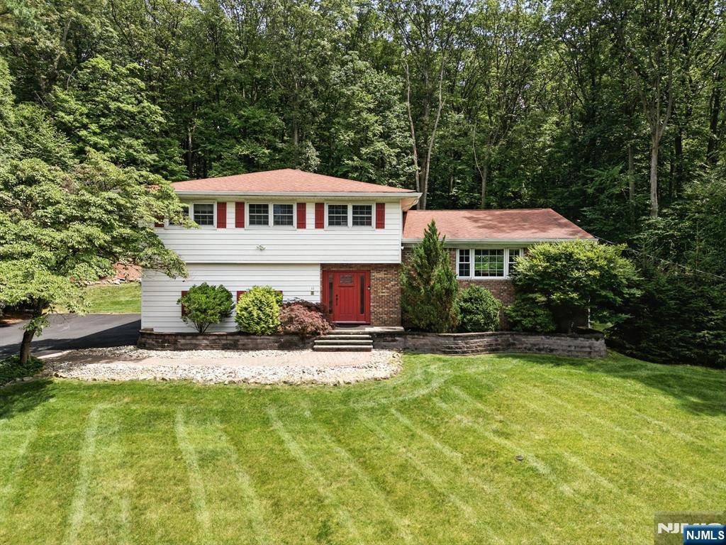 10 Mabro DR, Denville Township, NJ 07834