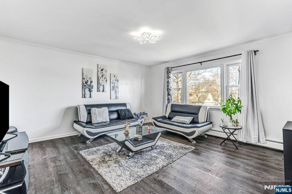 305 Phillips AVE, South Hackensack, NJ 07606