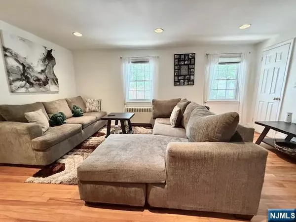 Rutherford, NJ 07070,5 Clark CT #5
