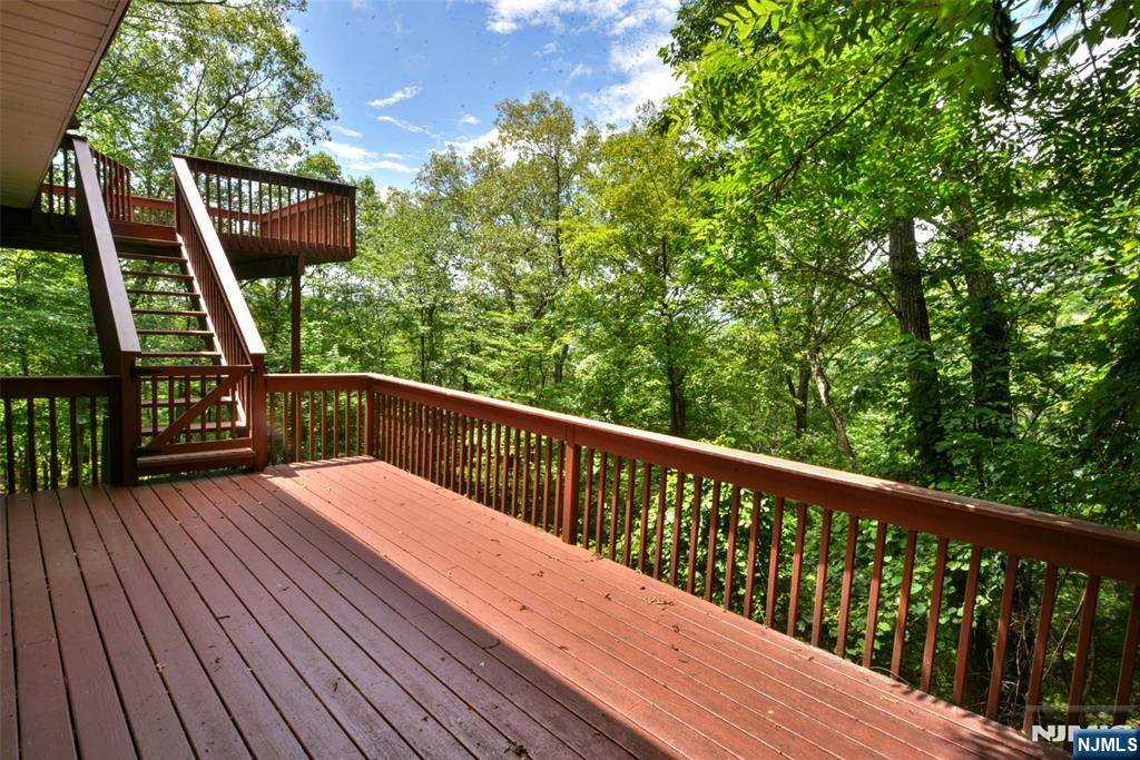 Ringwood, NJ 07456,241 Buena Vista DR
