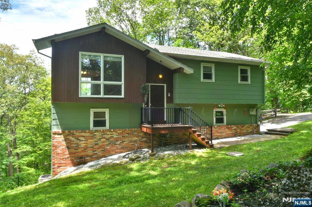 241 Buena Vista DR, Ringwood, NJ 07456
