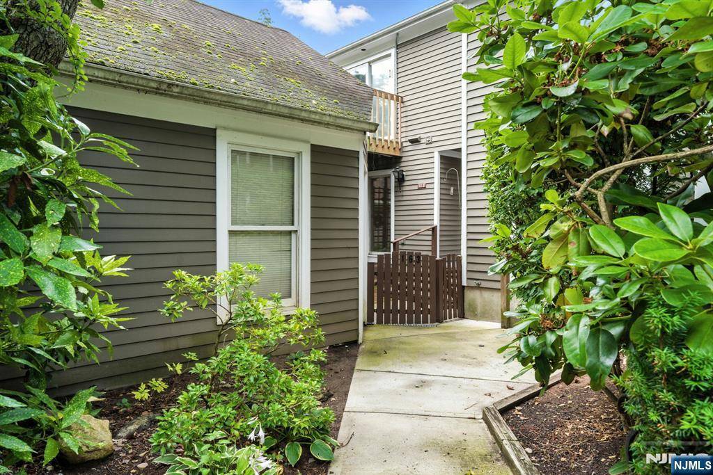 Mahwah, NJ 07430,163 Grandview LN