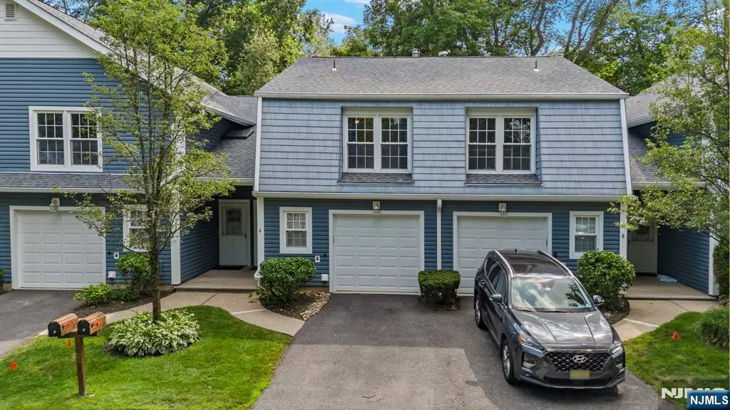 6 Crestwood Mews, Allendale, NJ 07401