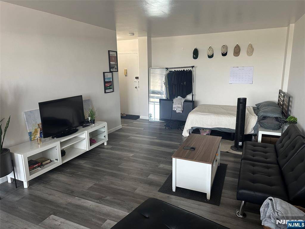 Hackensack, NJ 07601,90 Prospect AVE #8C