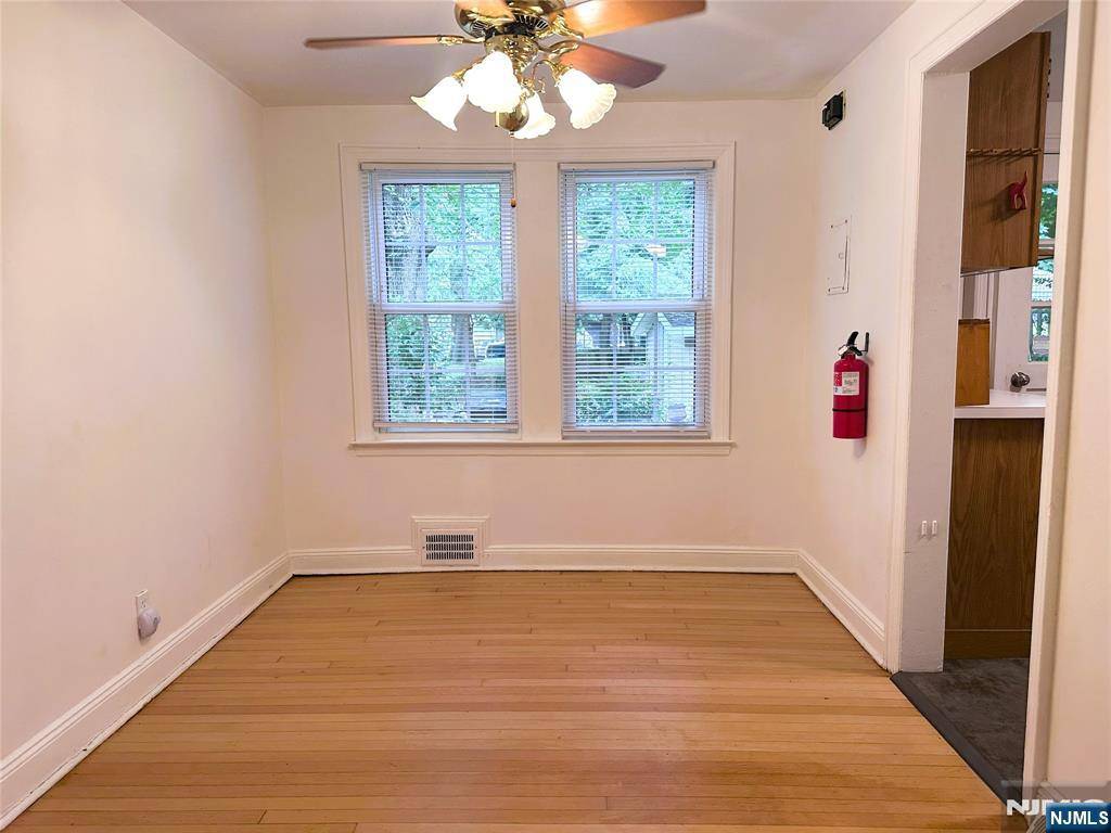Leonia, NJ 07605,537 Grand AVE #N3