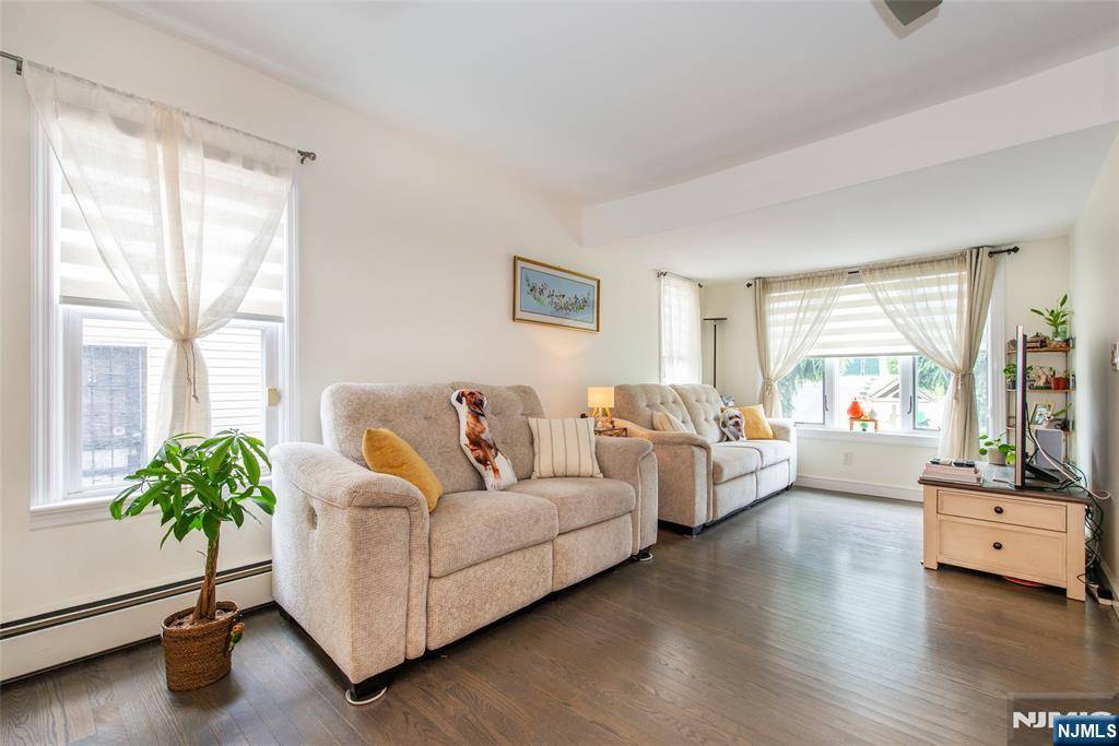 Nutley, NJ 07110,12 Ackerman ST