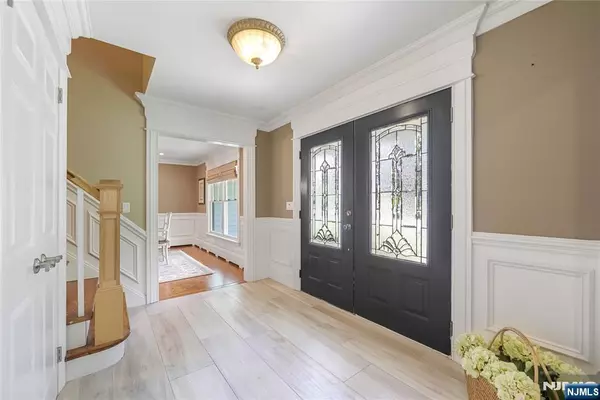Woodcliff Lake, NJ 07677,9 Woodcrest DR
