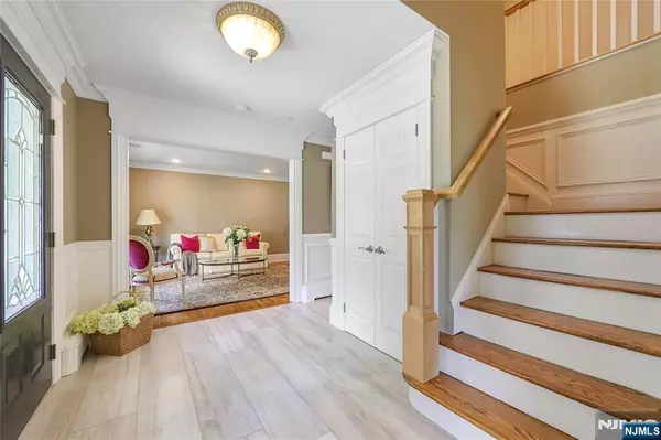 Woodcliff Lake, NJ 07677,9 Woodcrest DR