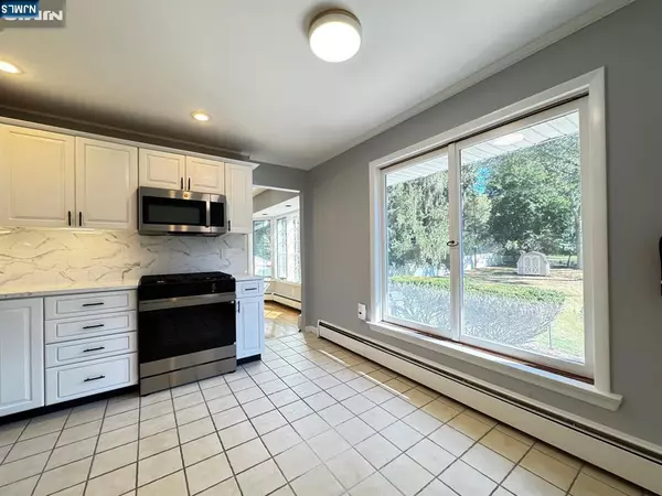 Old Tappan, NJ 07675,39 Deberg DR
