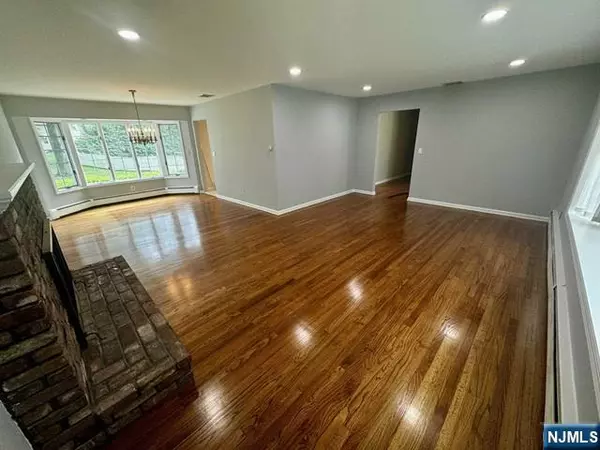Old Tappan, NJ 07675,39 Deberg DR