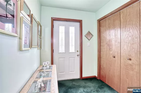 Bergenfield, NJ 07621,138 Bergen AVE