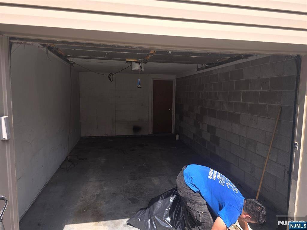 Lyndhurst, NJ 07071,735 Riverside AVE #A10 Garage