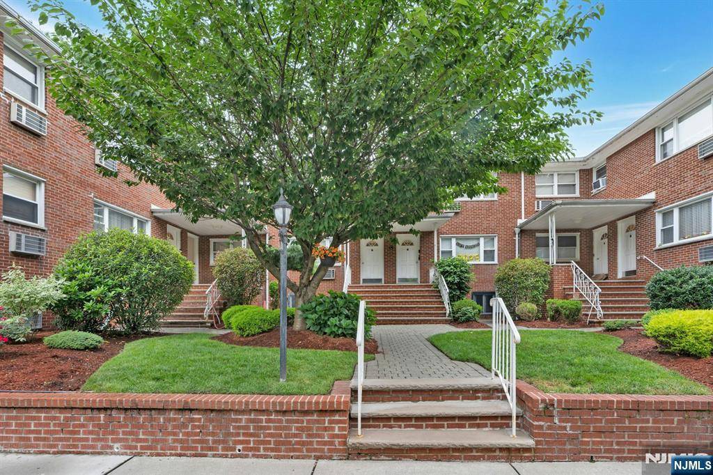 Cliffside Park, NJ 07010,201 Oakdene PL #D1